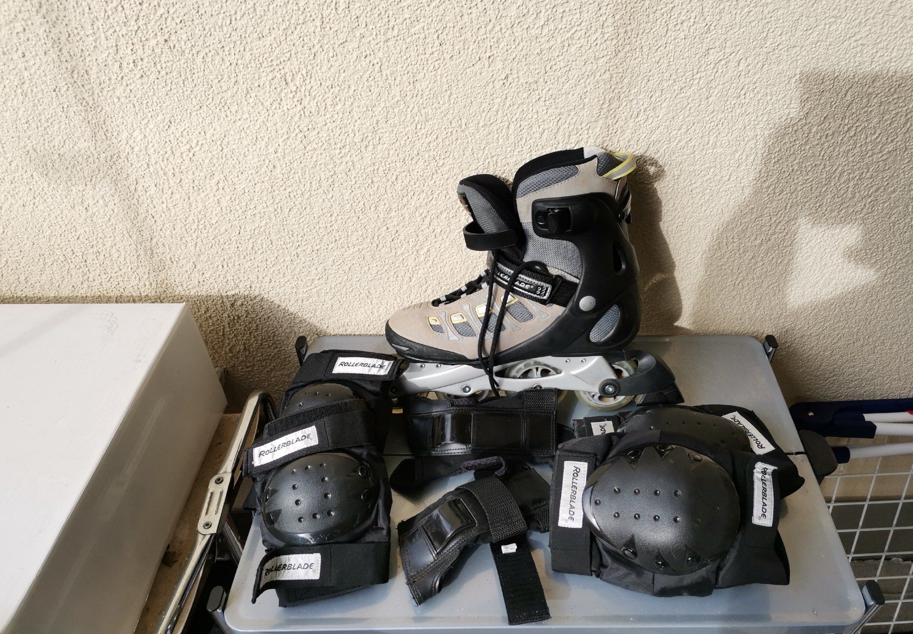 Pattini in linea & Pattini a rotelle: Rollerblade - Inlinekats mit Zubehör Gr.39 helm ,Schoner – Nuovo (secondo la descrizione) da Seuzach venduto da Tritis01