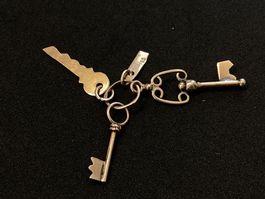 18K Gold, Miniatur Schlüsselbund, Schmuck, Glücksbringer