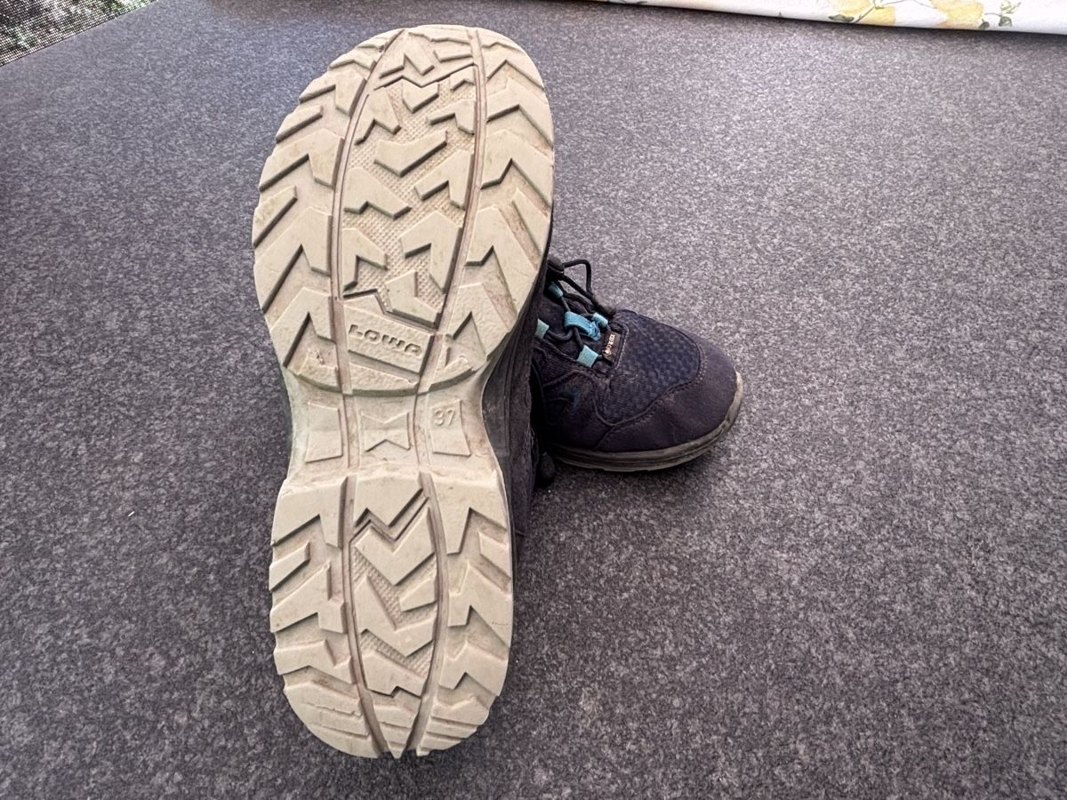 Lowa Scarpe da uomo: Lowa Wanderschuhe Kinder Grösse 37 – Usato da Riehen venduto da BS4000 1