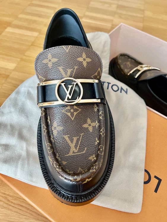 Louis Vuitton Academy Flat Loafer