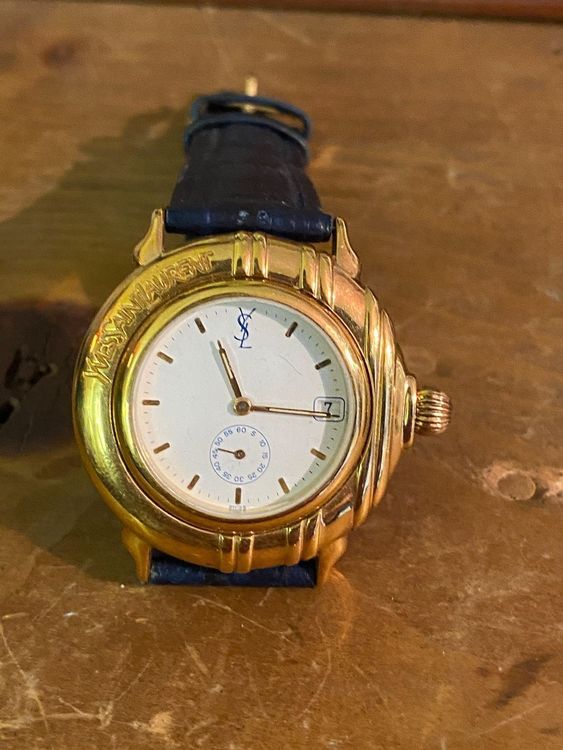 Montre Yves Saint laurent pile neuve Acheter sur Ricardo