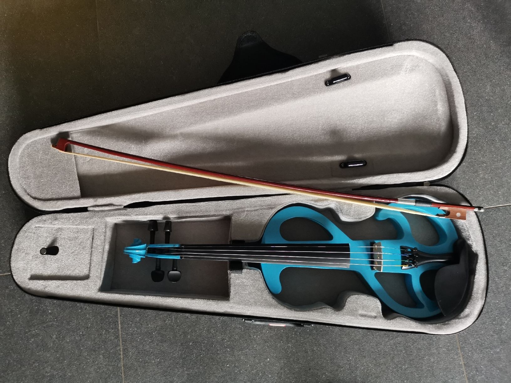 Instruments de musique: Violin case and bow – D'occasion à Rohrbachgraben par noisenomad 7