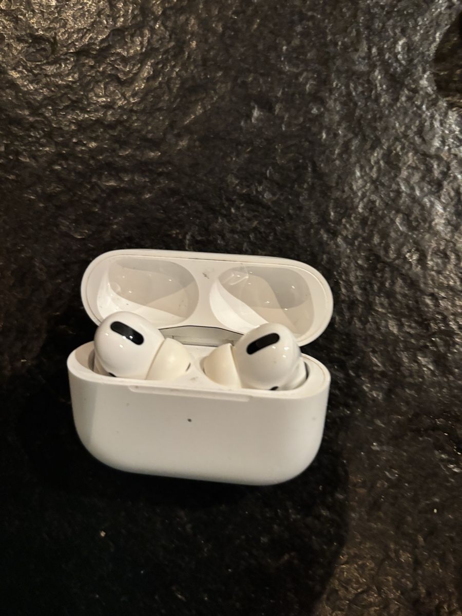 Apple Kopfhörer: Apple AirPod Pro – Defekt aus Stäfa von hokoatu 1