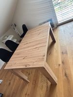 Holztisch 