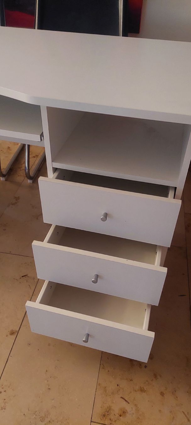 Ikea Scrivanie: Ikea Kinderschreibtisch – Usato da Therwil venduto da Jenny_8 2