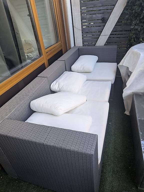 Set di tavolo e panche: Meubles de jardin  – Usato da Lausanne venduto da vik_l9np 1