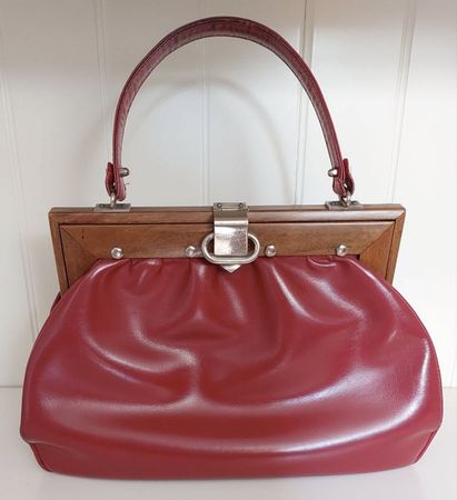 Vintage rote Handtasche Leder mit Holzrahmen