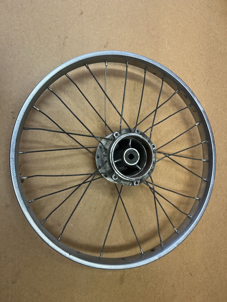 Pneus & Kompletträder: Töffli Hinterrad 17" – Gebraucht aus Thörigen von sta_8yd2 1