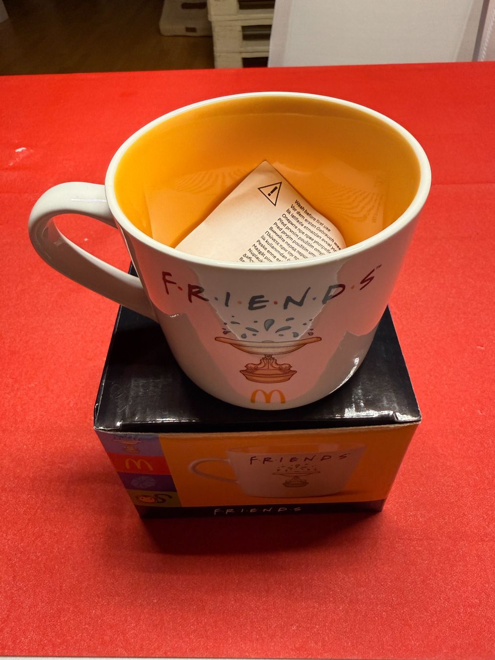 Tassen: Mc Donalds Tasse "Friends" - Brunnen – Neu und originalverpackt aus Muttenz von MrCyde 1