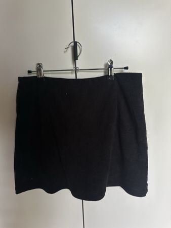 Rock mit integrierter Hose Grösse M schwarz