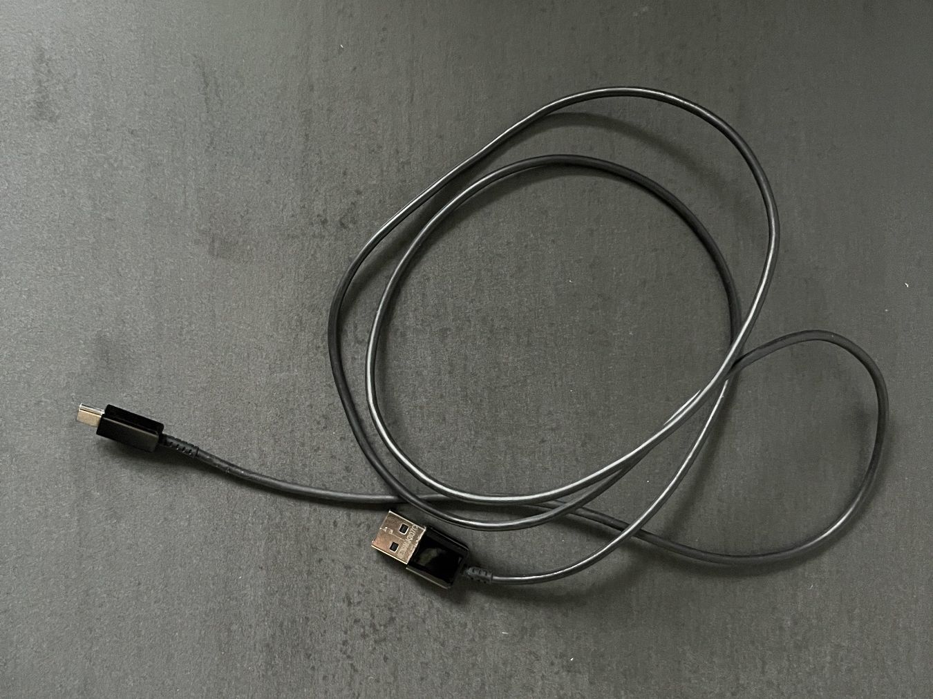 Cavi: Câble noir de 100 cm USB-A vers USB-C – Nuovo (secondo la descrizione) da Chavornay venduto da HDesH 1