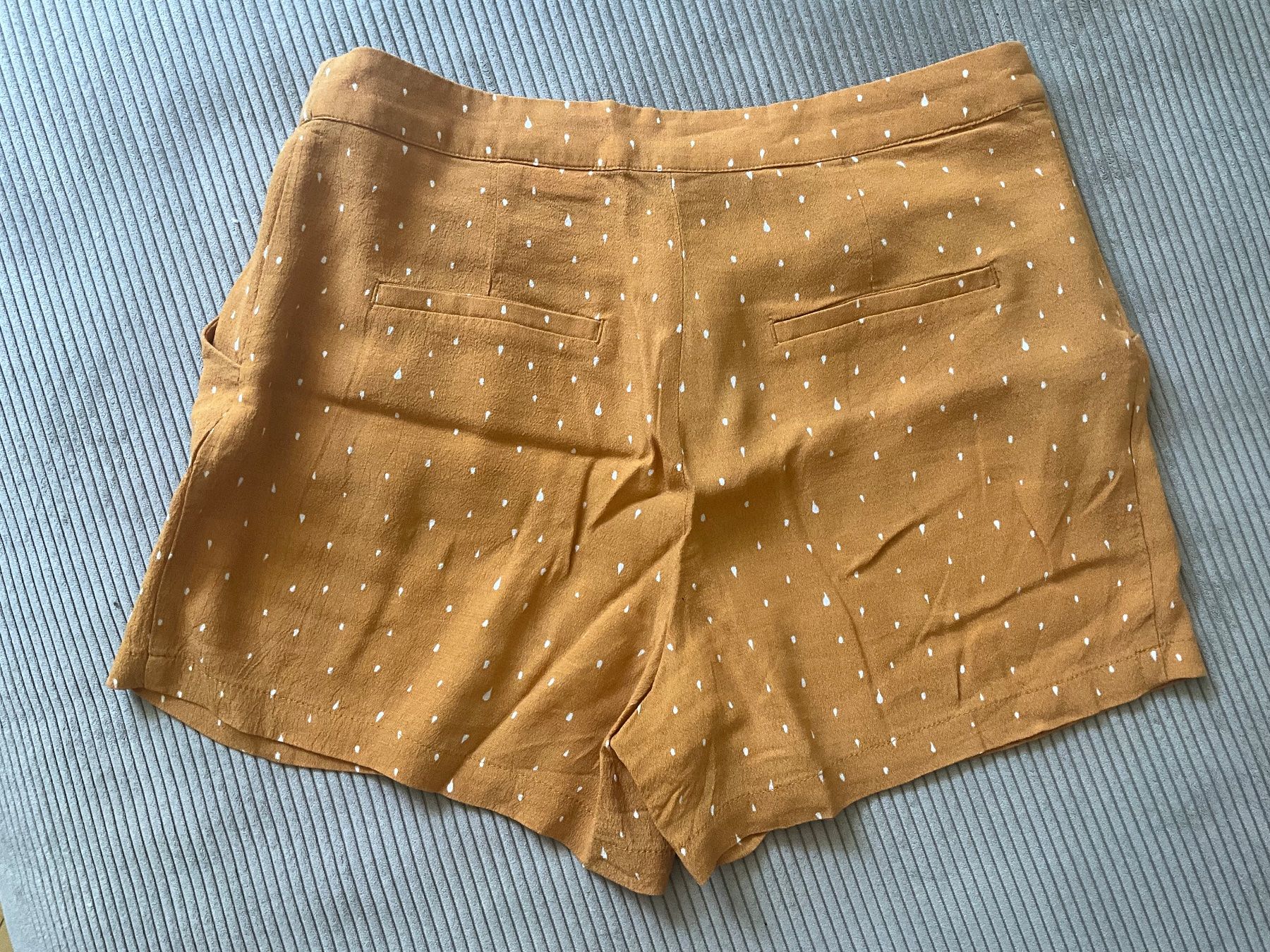 Pantaloni: Shorts senfgelb gepunktet – Usato da Zürich venduto da lisa.alessia93 1