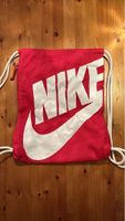 Roter Nike Turnbeutel mit Logo