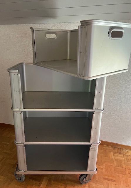 Casse di trasporto: EDAK Aluminium Boxen auf Rollgestell / Kleidermöbel – Usato da Zürich venduto da polarex 1