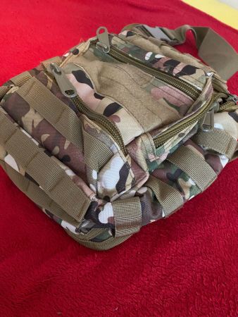 Praktische Umhängetasche, Camouflage, Army, viele Fächer.