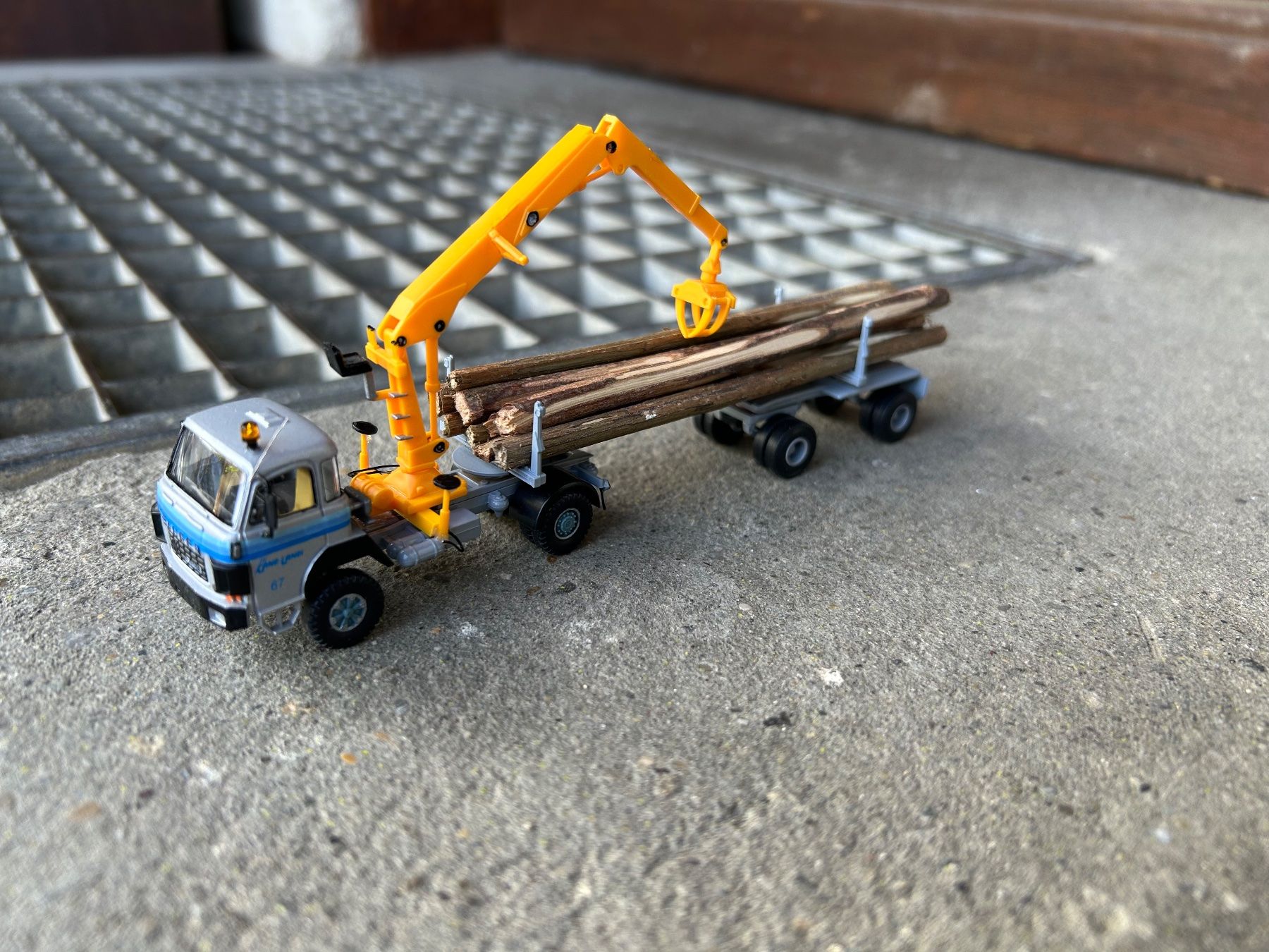 Herpa Modellini d'auto: Saurer Holzkran – Nuovo (secondo la descrizione) da Meienried venduto da janosch7 1