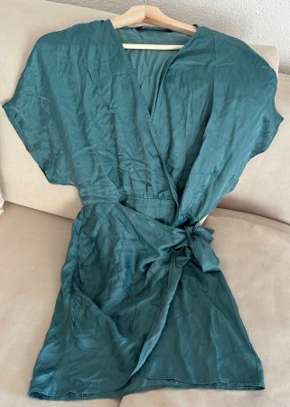 Grünes Sommerkleid von Zara - Grösse M, Top Zustand!