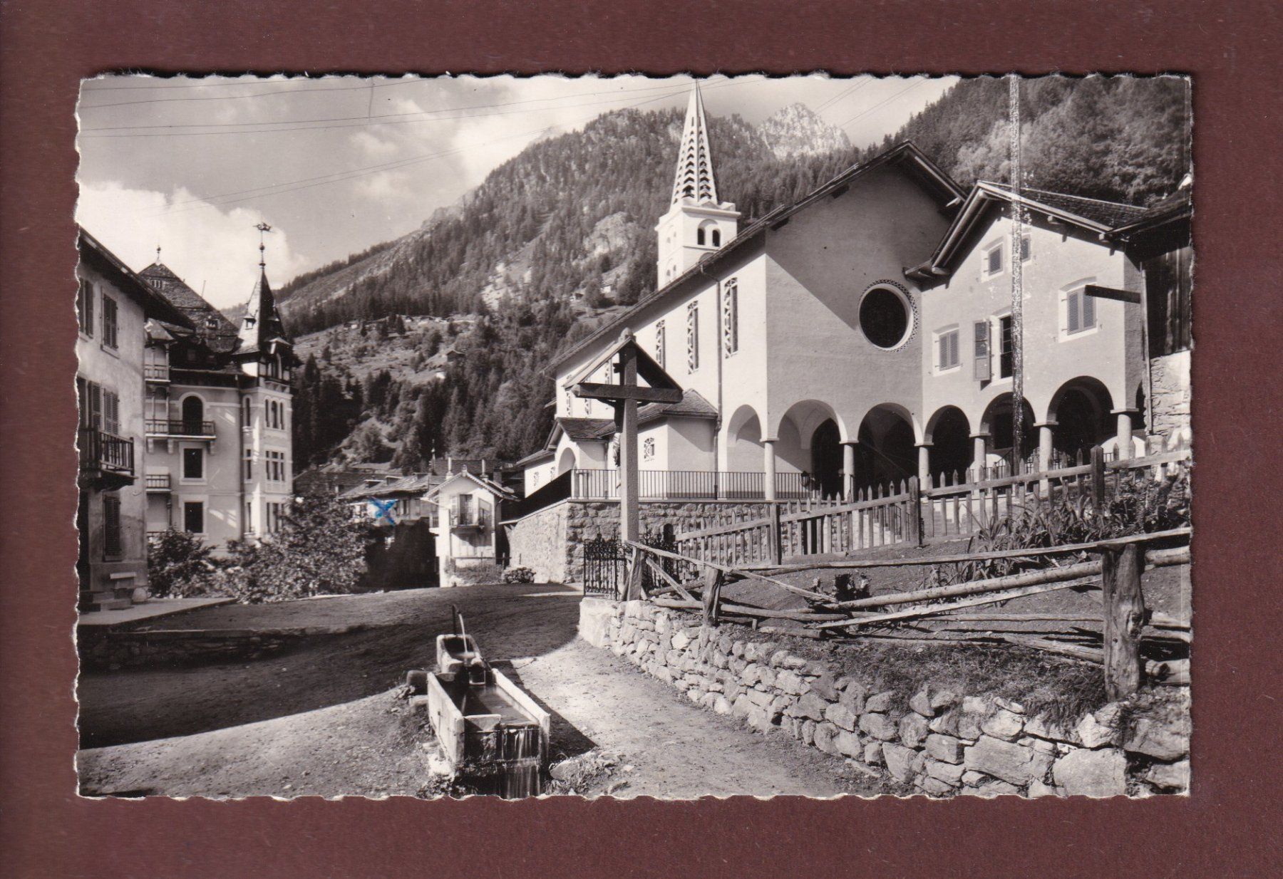 Cartoline postali: FINHAUT - Place et Eglise - 1960 – Usato da Pully venduto da nicecards