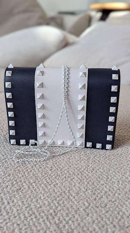 Valentino Taschen für Damen: Valentino Rockstud Tasche, dunkelblau/weiss, Leder – Gebraucht aus Bergdietikon von Lindor12 2