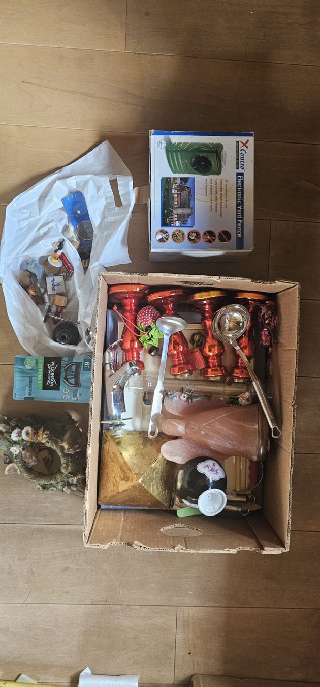 Spielzeuge: Diverse Gegenstände mit Bananenkiste – Gebraucht aus Saanen von Steierlein 2