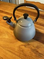 Le Creuset Wasserkessel grau wie neu