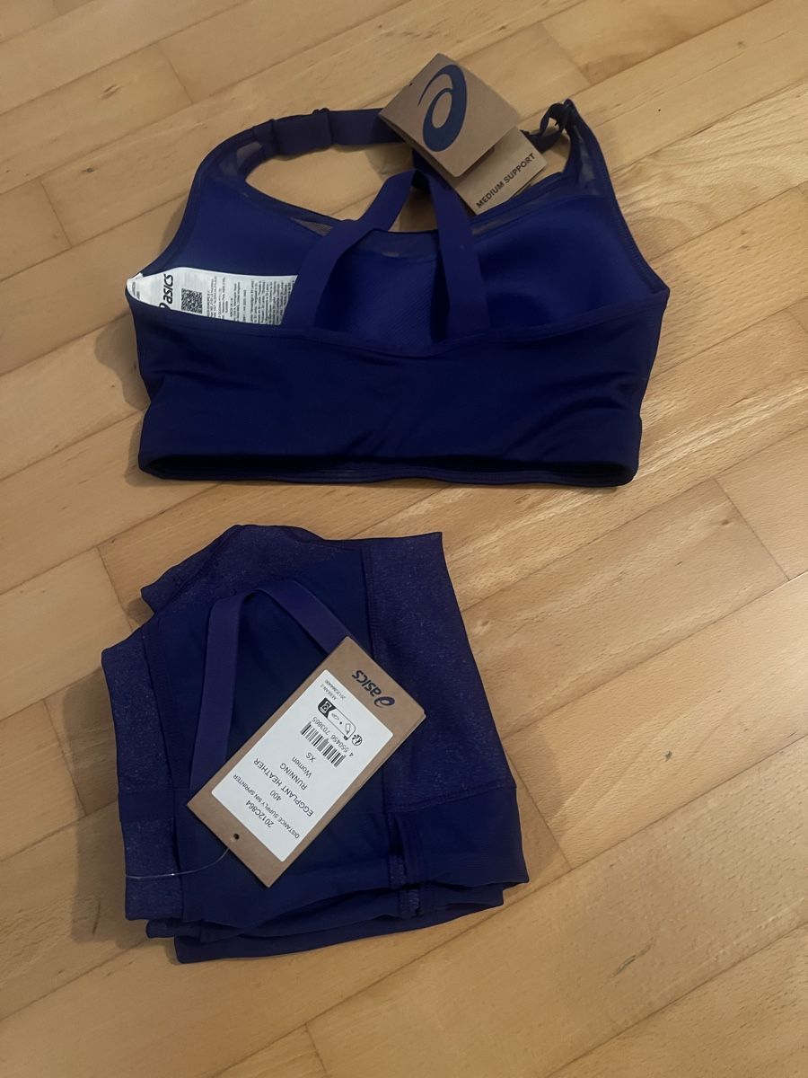 Asics Lotti di vestiti: Schöner jogging set bin asics :Neu – Nuovo e nell'imballaggio originale da Biel/Bienne venduto da RO19 2