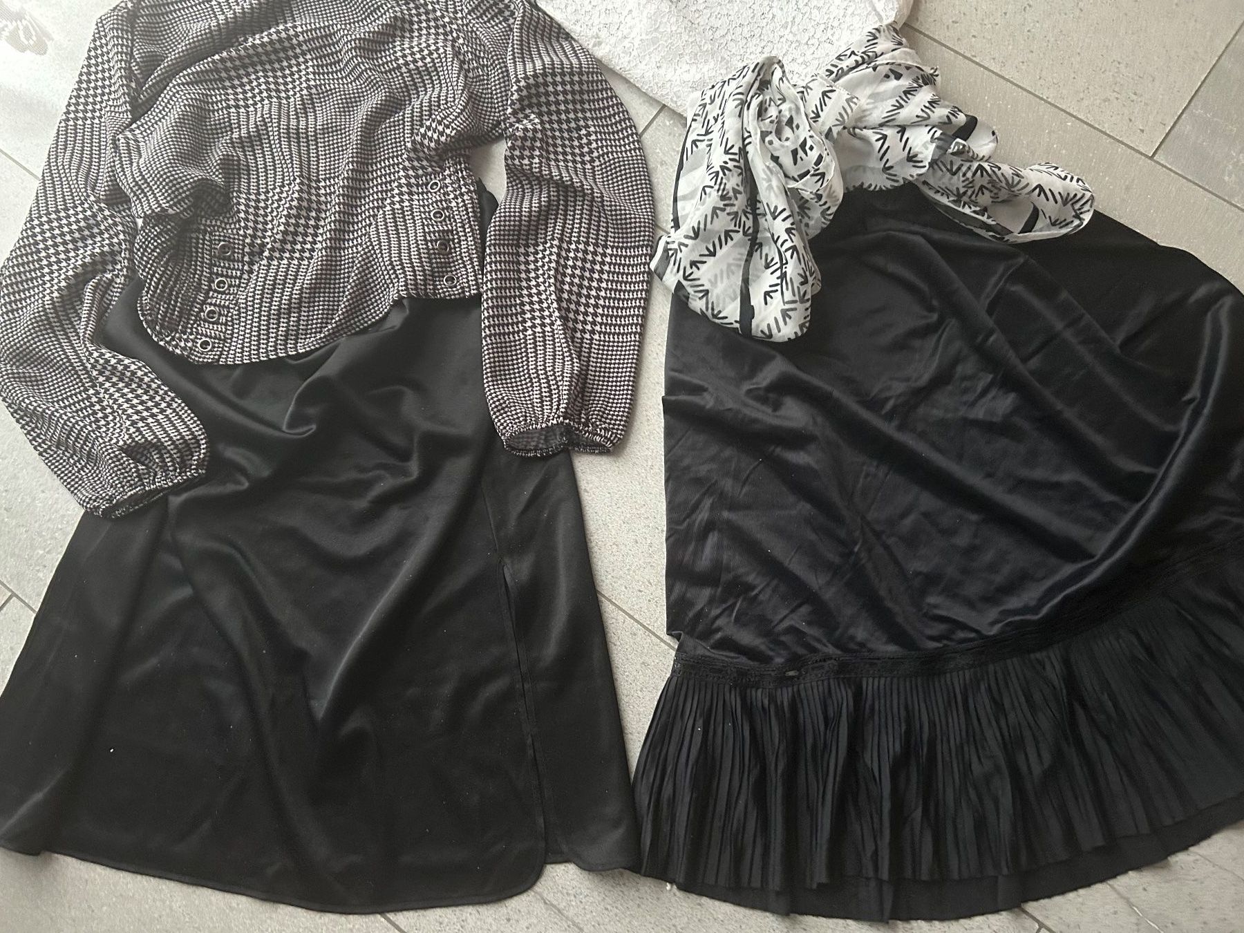 Costumi: 2 Kostüme: "alte Dame" – Usato da Eschenz venduto da glaro14 1