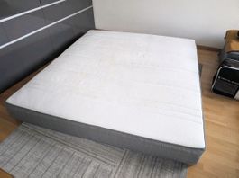 Gratis Matratze 180x120cm guter Zustand
