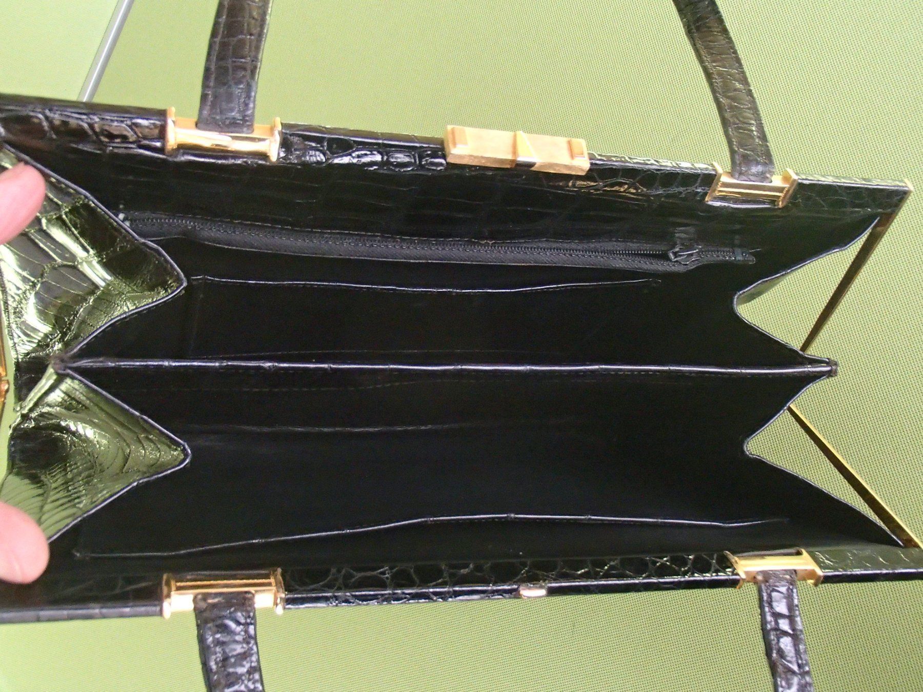 Borse da donna: schwarze Vintage Krokotasche 2 Fächer – Usato da Schöfflisdorf venduto da pullux 6