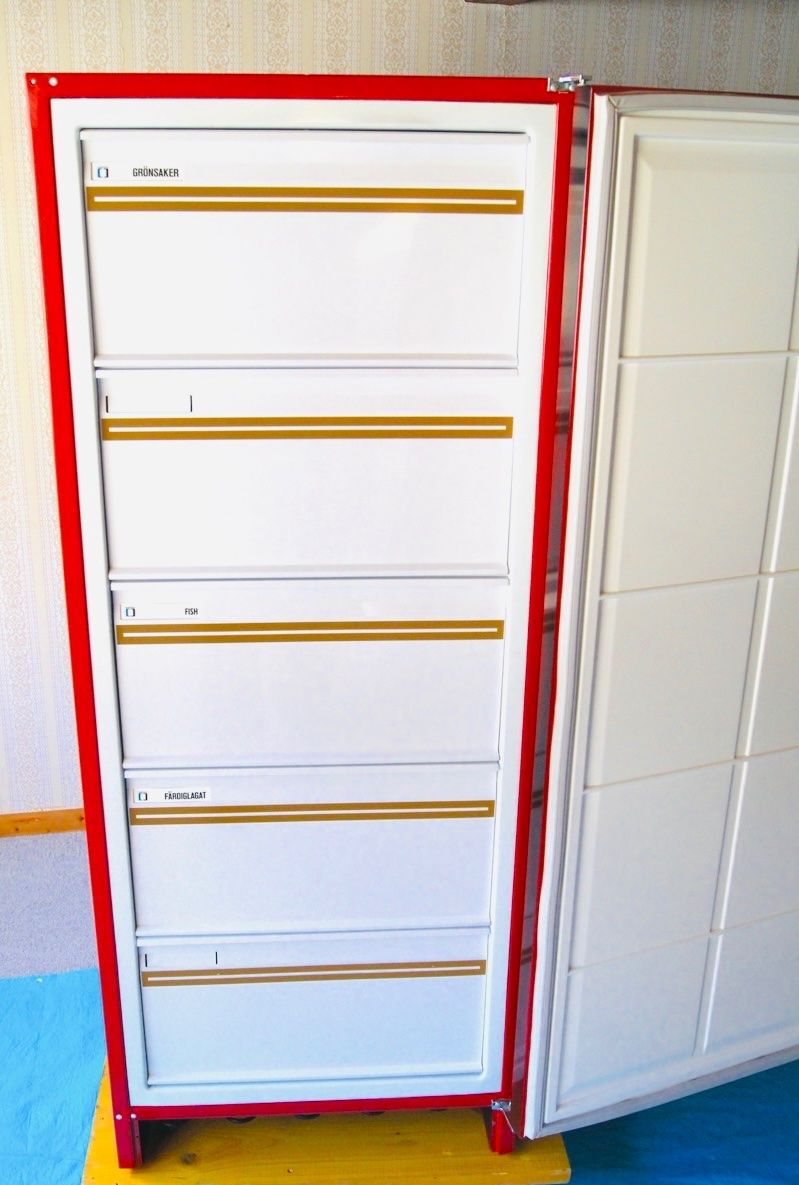Armadi: Geschenk als Barschrank oder Sommerparty oder Glace- Schrank – Usato da Jonschwil venduto da zni_65m7 1