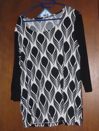 Haut à manches 3/4 bicolore, motif plume, taille 42
