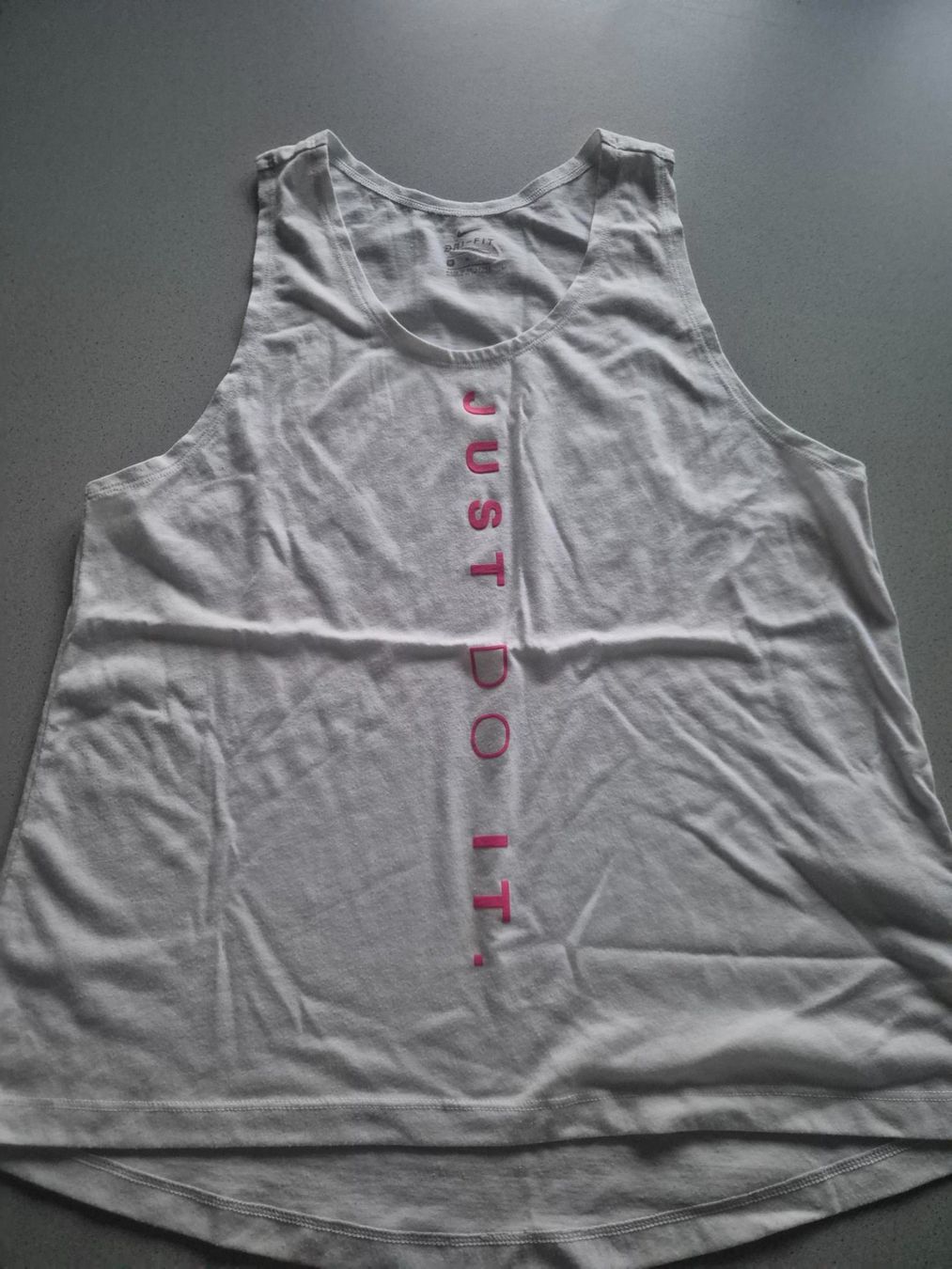 Nike Top: Nike Sport Top "Just do it.", Grösse M – Nuovo (secondo la descrizione) da Laupen BE venduto da ctr_2nct