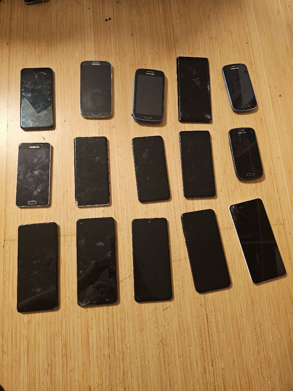 Telefoni: 45 Telefone Kein Einzel verkauf – Usato da Ehrikon venduto da noa_vyp5 5