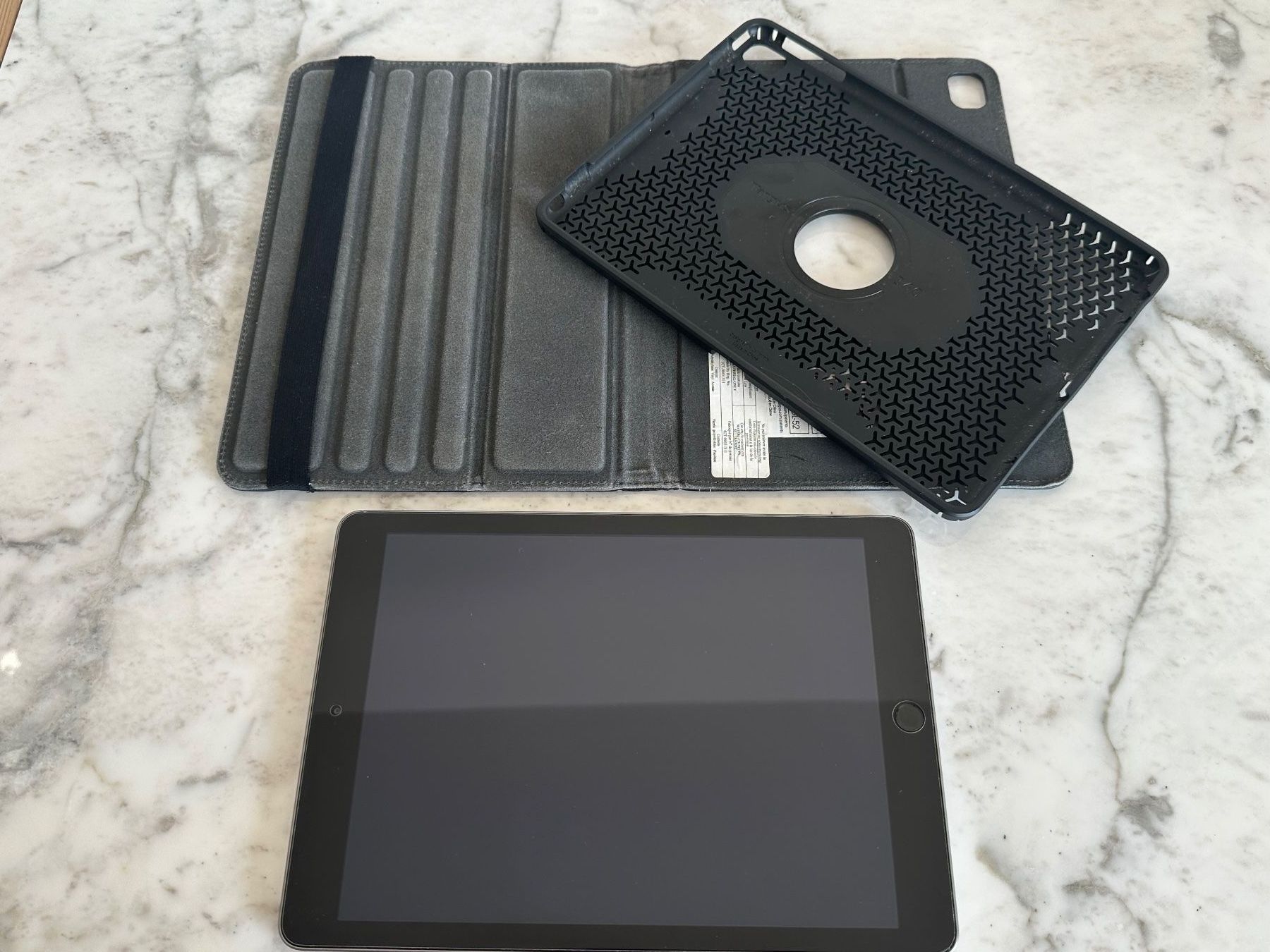 Apple Tablettes PC: Apple iPad 5. Generation 128GB WLAN mit Hülle – D'occasion à Hagendorn par Gember 4