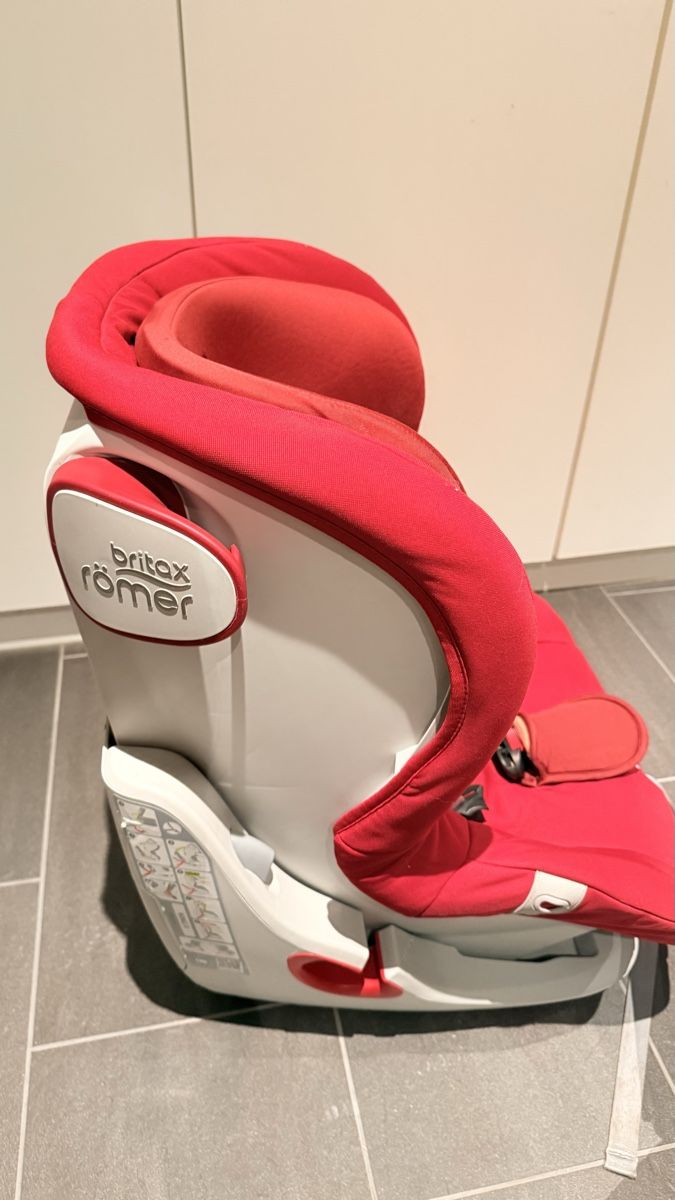 Britax Römer Seggiolini per auto: Britax Römer Autositz Top Zustand, Rot – Usato da Hagendorn venduto da VS0506 5