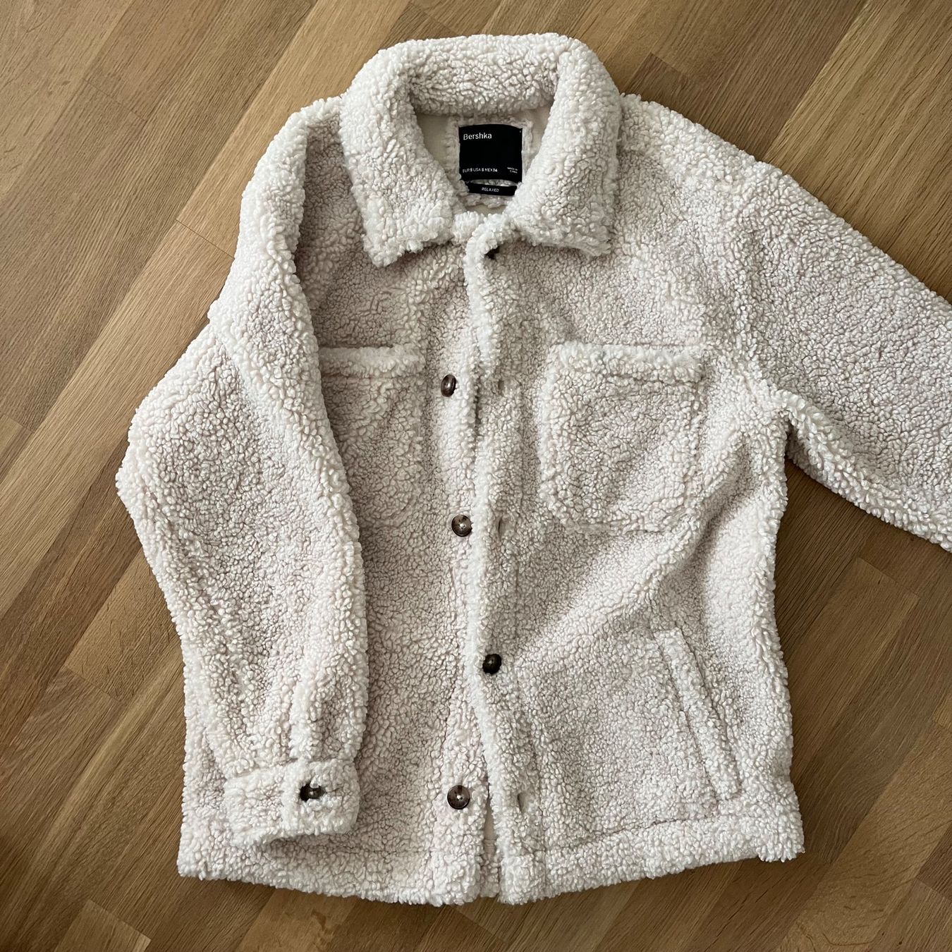 T-Shirts: Sherpa Jacket, Bershka – Neu (gemäss Beschreibung) aus Zürich von art_b5qd