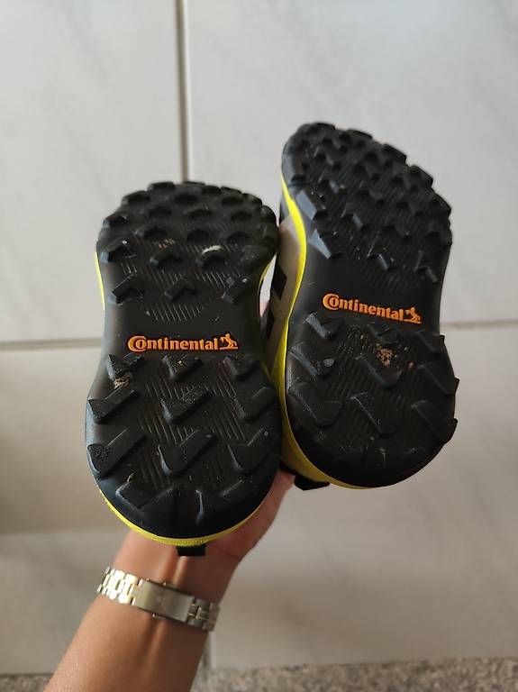 Adidas Chaussures hommes: Adidas Terrex Gr 28 – D'occasion à Ernetschwil par surfergirl2 1