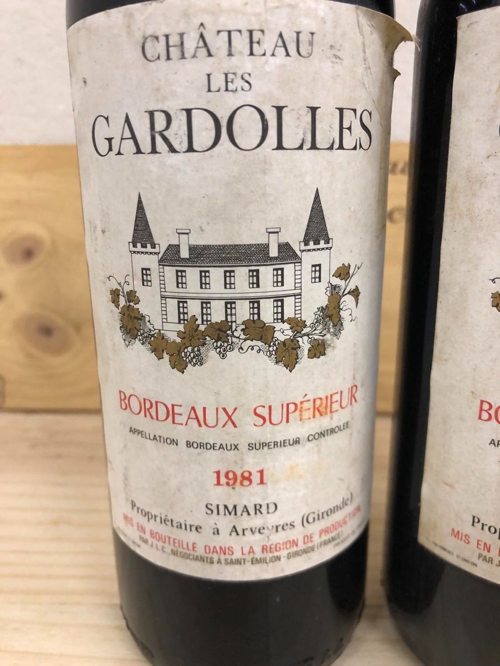 Vino: 2x 1981 CHATEAU LES GARDOLLES – Nuovo e nell'imballaggio originale da Münchenstein venduto da weinundspirituosen 3