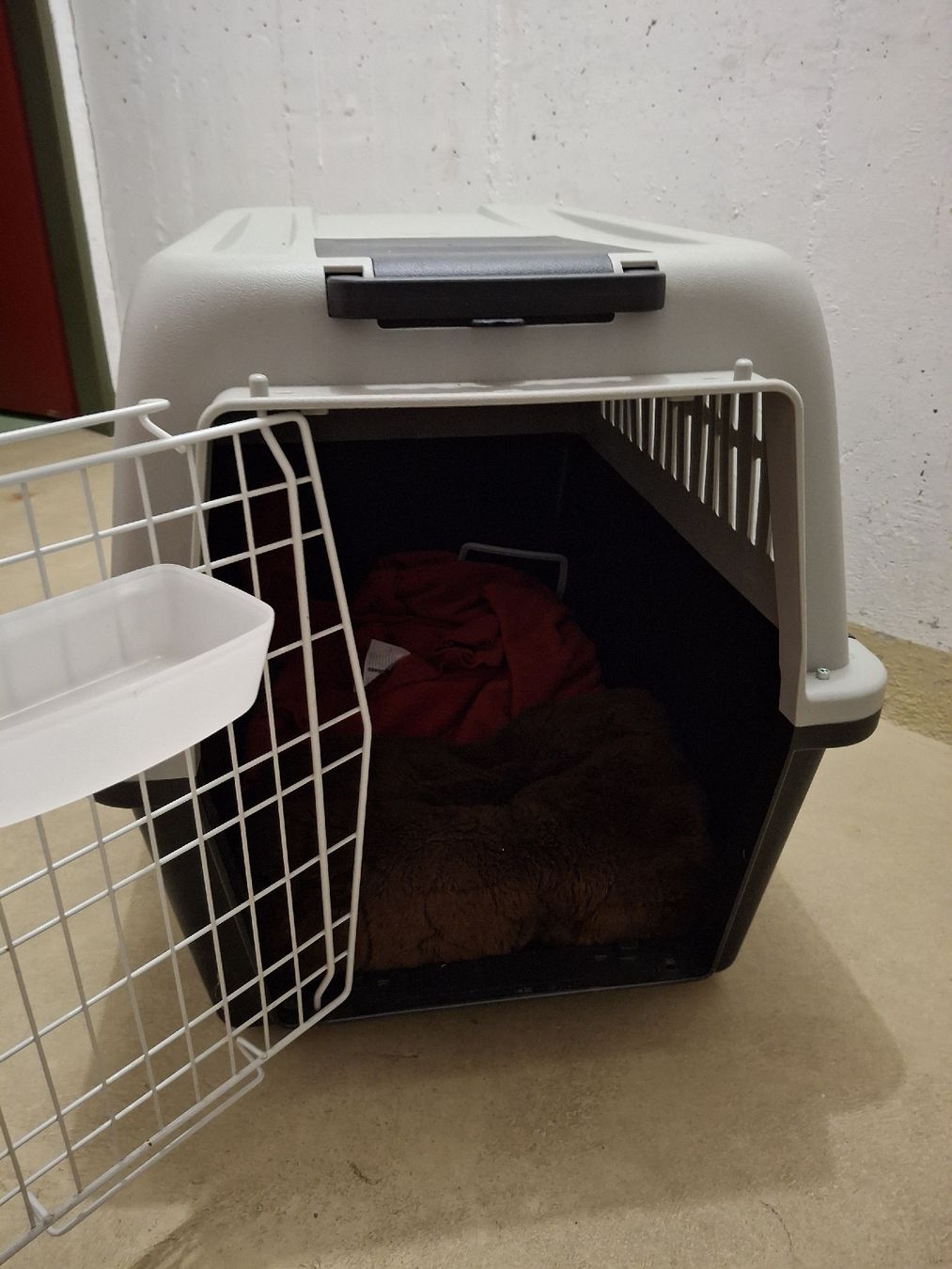 Cages, transport & sécurité: Hundebox gebraucht, funktionsfähig – D'occasion à Gattikon par cbe_9x5c 1