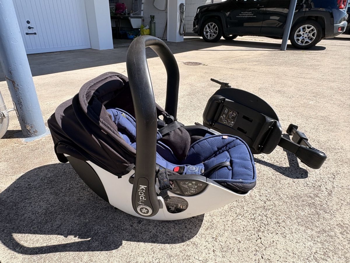 Kiddy Seggiolini per auto: Babyschale Kiddy Evolution Pro mit Isofix Basis schwarz – Usato da Gebenstorf venduto da trustedsale 2