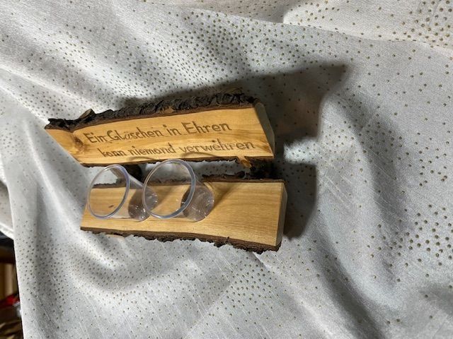 Tutte le decorazioni: Holzbank mit Spruch und Glaesern - Geschenkidee! – Nuovo (secondo la descrizione) da Naters venduto da juveman 1