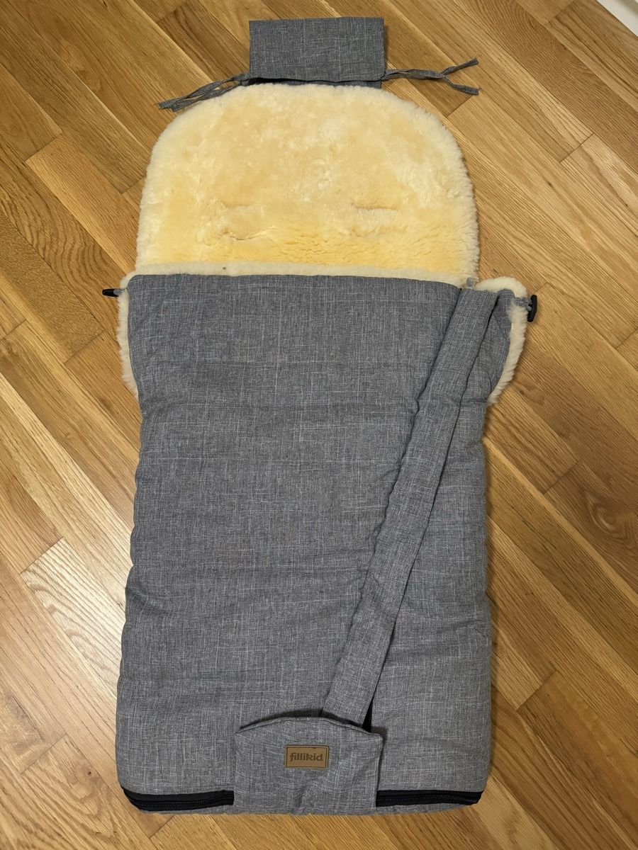 Fillikid Sacchi a pelo: Winterfusssack mit Lammfell von Fillikid – Usato da Zürich venduto da Loveparfumes