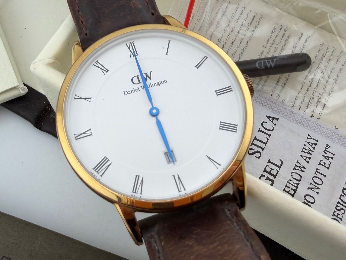 Daniel Wellington Montres: DANIEL WEILLINGTON – D'occasion à Biel/Bienne par MrP_WatchesBiel