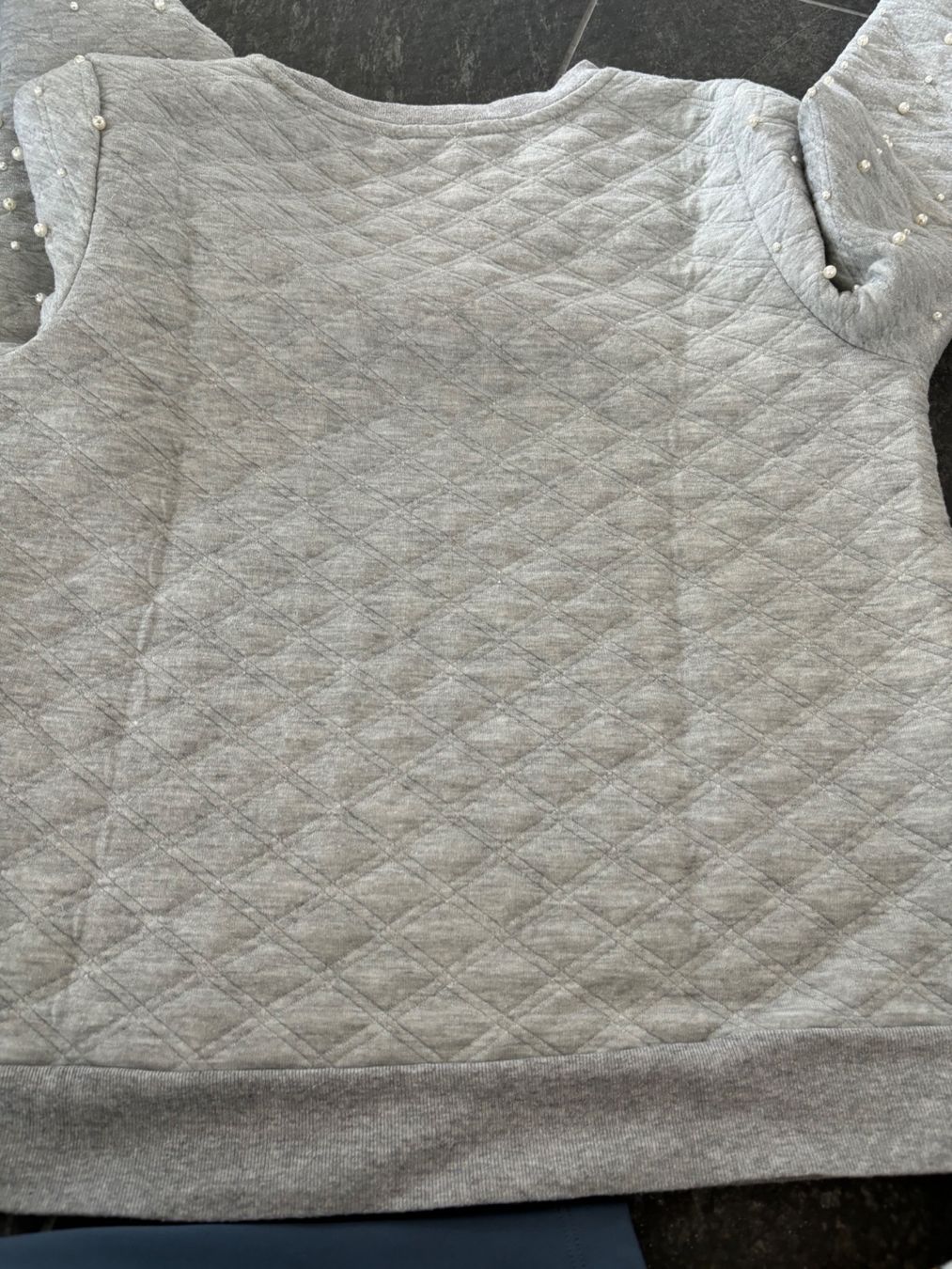 Pullover & Sweatshirts: Pullover - grau mit stylischen Perlen -  Gr. S – Gebraucht aus Stadel von Chanel_5 4