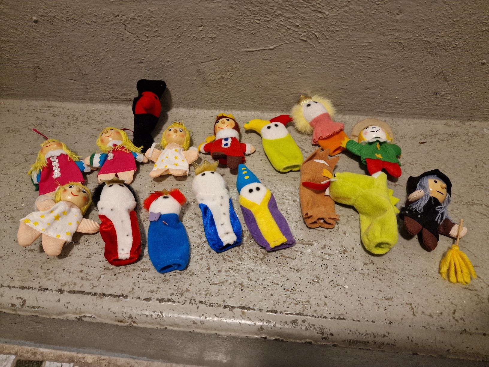 Statuette: Diverse Fingerfiguren / Fingerpuppen – Usato da Köniz venduto da nicolegru