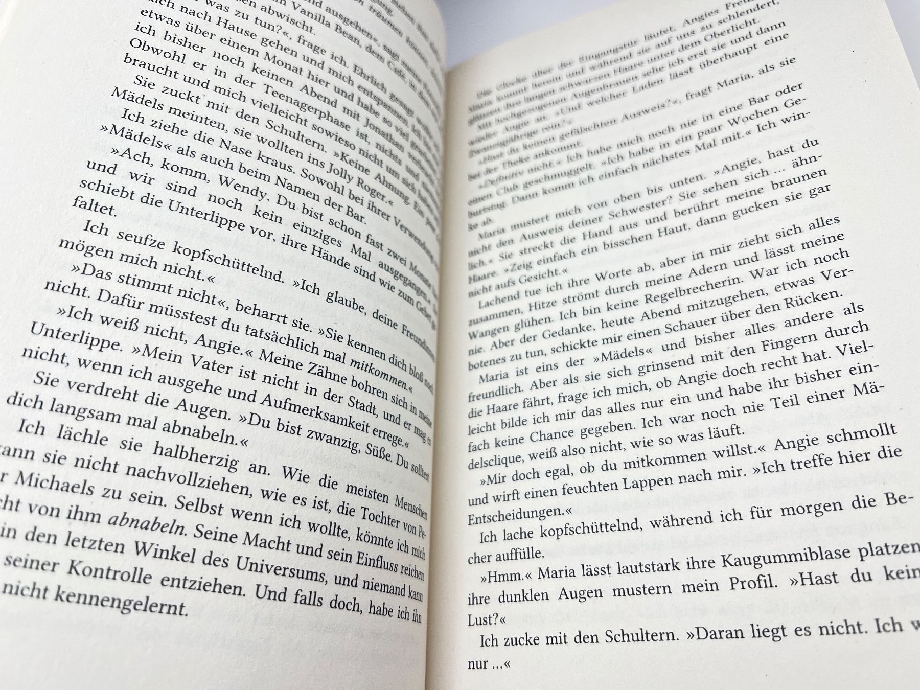 Libri: 📖 HOOKED Emily McIntire Roman – Nuovo (secondo la descrizione) da Vaduz venduto da NotNeeded 5