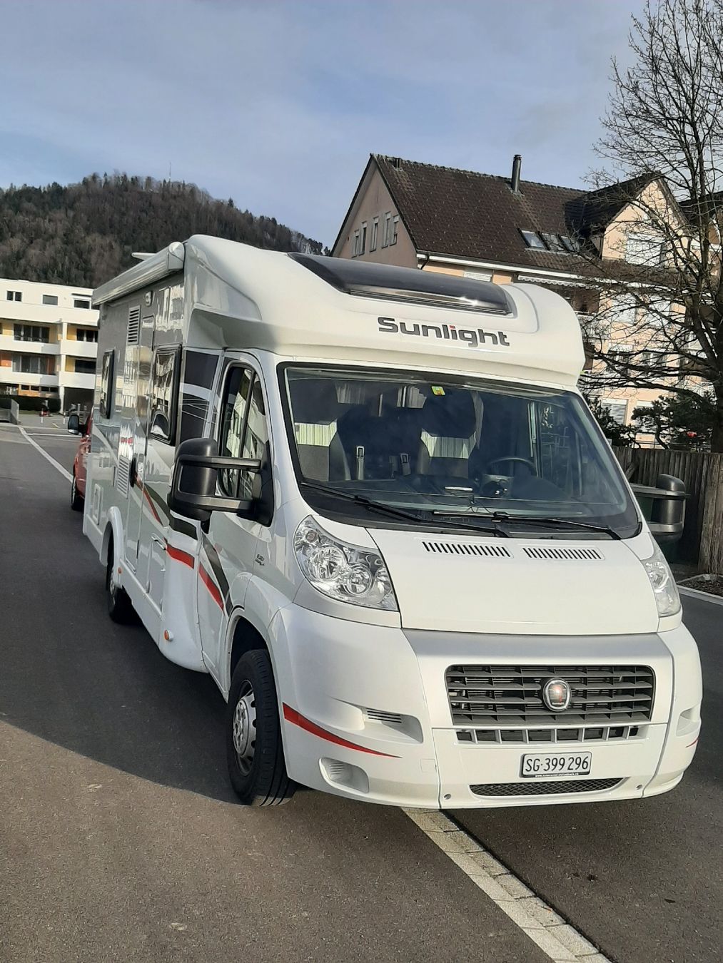 Sunlight Véhicules de camping: Sunlight T64 mit Hubbett – D'occasion à Bütschwil par Ronja28 1