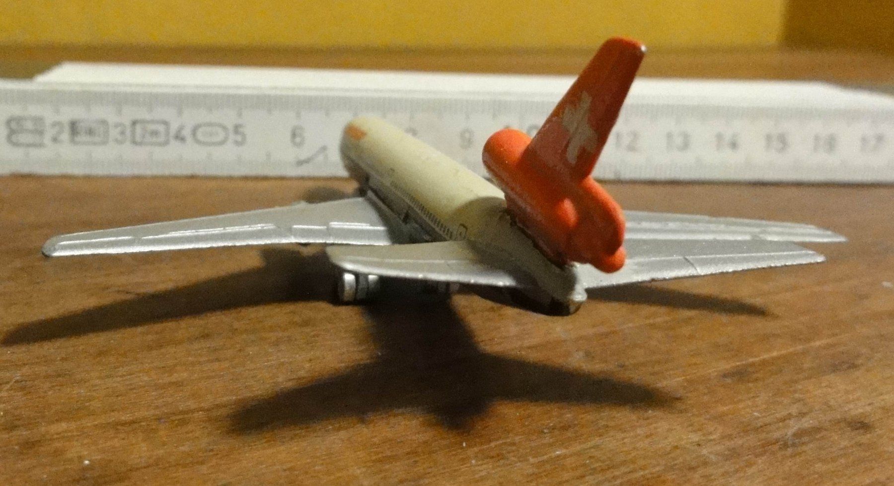 Swissair Modellbausätze & Standmodelle: Flugzeugmodell DC 10 Swissair, Metall – Gebraucht aus Wohlen AG von Flusslauf 1
