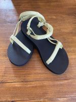 Teva’s EU 38, original universal slim yellow