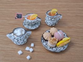 Puppenhaus Tee Set mit Zuckerwürfeln und Kekse